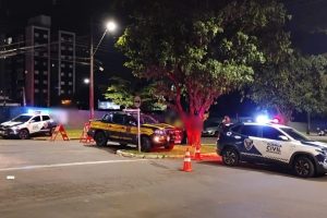 Fiscalização noturna em Maringá termina com multas e veículo removido