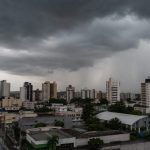 Frente fria e ciclone já têm data para chegar e provocam nova virada no tempo no Paraná