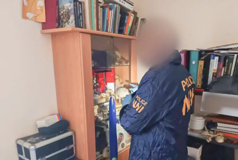 Homem é preso suspeito de furtar e comer restos humanos