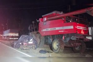 Jovem de 19 anos morre após bater carro contra máquina agrícola no PR