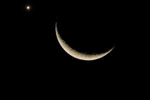 Moradores registram encontro entre Lua e Vênus no céu de Maringá, e fenômeno chama atenção