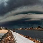 Novo ciclone avança sobre o Brasil e coloca Paraná em alerta para temporais; chuva pode passar de 100 mm