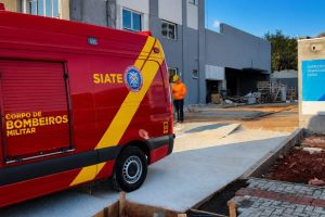 Pintor cai de escada em obra em Maringá, bate a cabeça e sofre convulsão