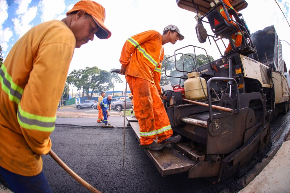 Prefeitura de Maringá notifica empresa para refazer recape da Avenida Mauá