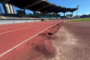 Um mês após questionamentos, pista de atletismo do Willie Davids continua sem previsão de reforma