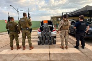 Veículo roubado é apreendido com 288 kg de maconha em Terra Roxa