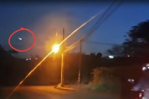 Vídeo flagra meteoro cruzando o céu de Maringá e chama atenção de moradores