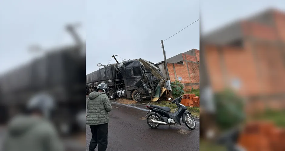 Vídeo mostra cenário de destruição deixado por carreta bitrem no Paraná