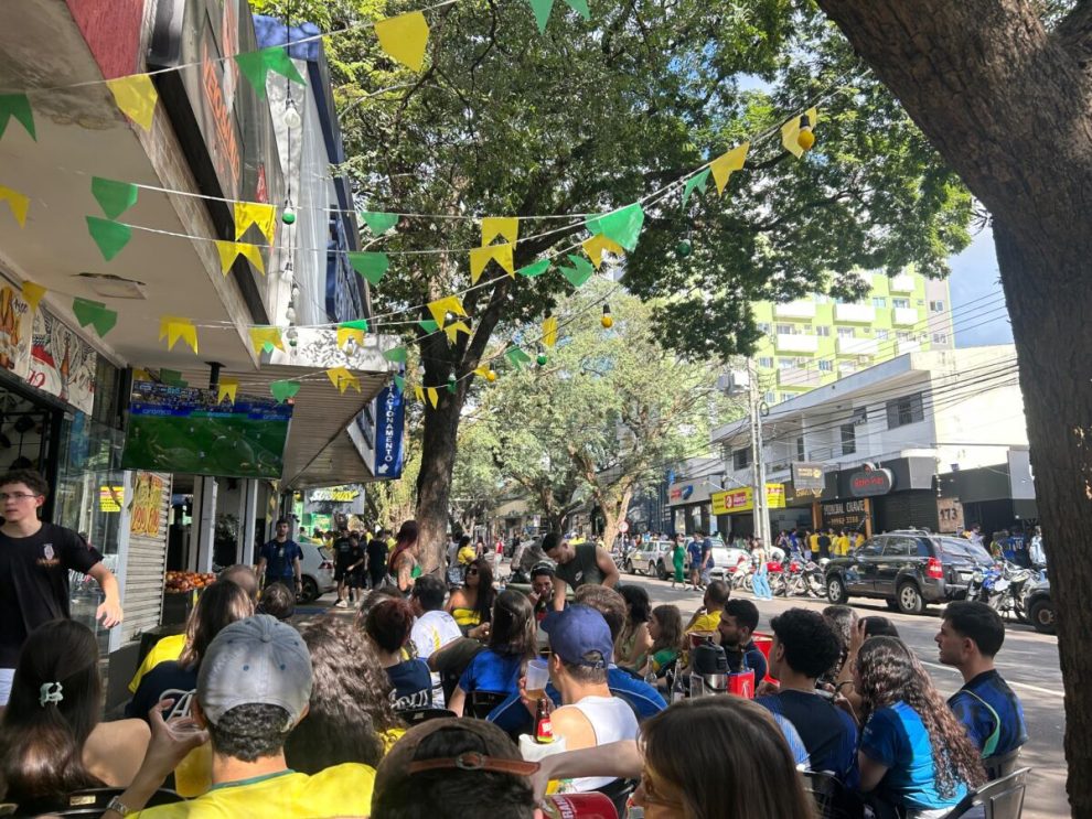 confira detalhes da torcida maringaense no jogo Brasil X Japão