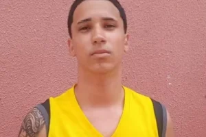 Adolescente que tentou matar o pai é executado na frente de casa