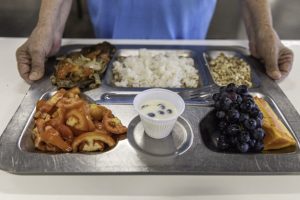 Após greve por salários atrasados, Restaurante Universitário da UEM volta a funcionar normalmente