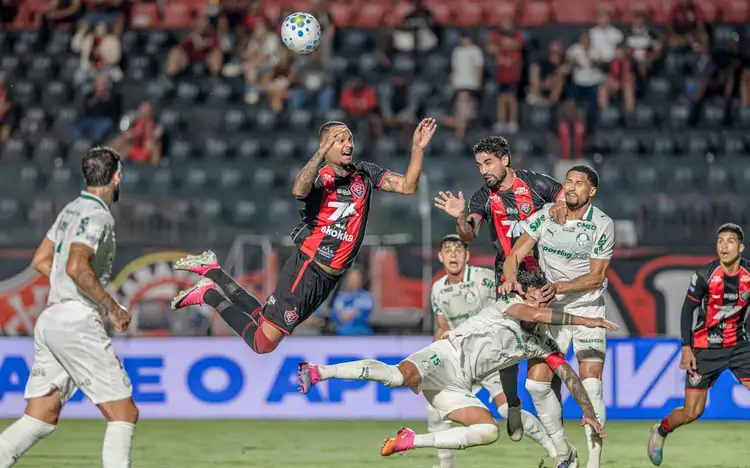 Brasileirão tem rodada com jogos adiados e confrontos decisivos; confira resultado das partidas desta quarta (29)