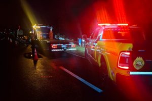 Caminhonete capota após motorista perder controle na PR-317, em Maringá; homem fica ferido