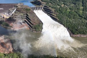 Com vazões acima da média, Copel volta a abrir comportas de usinas do rio Iguaçu