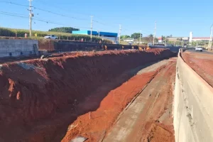 Duplicação da PR-317 segue em ritmo lento e trechos executados terão que ser reconstruídos
