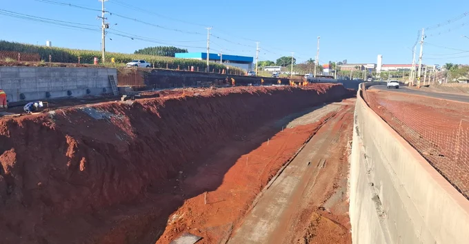 Duplicação da PR-317 segue em ritmo lento e trechos executados terão que ser reconstruídos