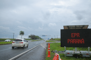 EPR Paraná alerta para o uso do cinto e regras de transporte infantil nas rodovias