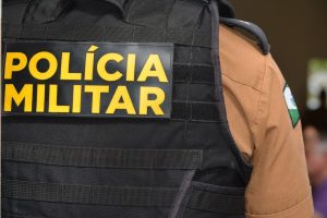 Enfermeiro chama polícia, após ser agredido por paciente, e acaba preso por mandado em aberto