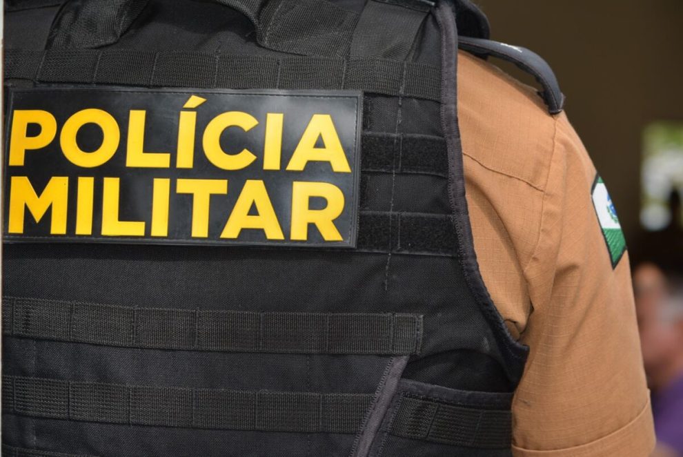 Enfermeiro chama polícia, após ser agredido por paciente, e acaba preso por mandado em aberto