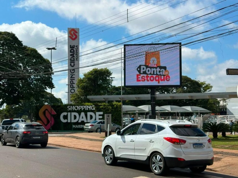 Feira Ponta de Estoque utiliza painéis de LED da Triunfo OOH para atrair o público maringaense