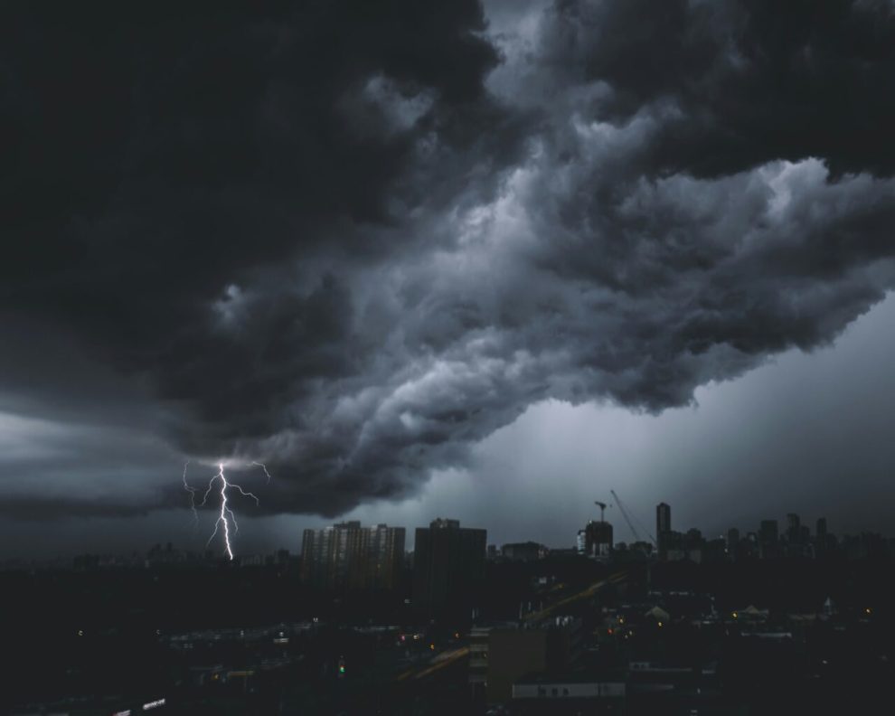 Frente fria muda o tempo e Paraná tem risco de tempestades nesta quarta-feira
