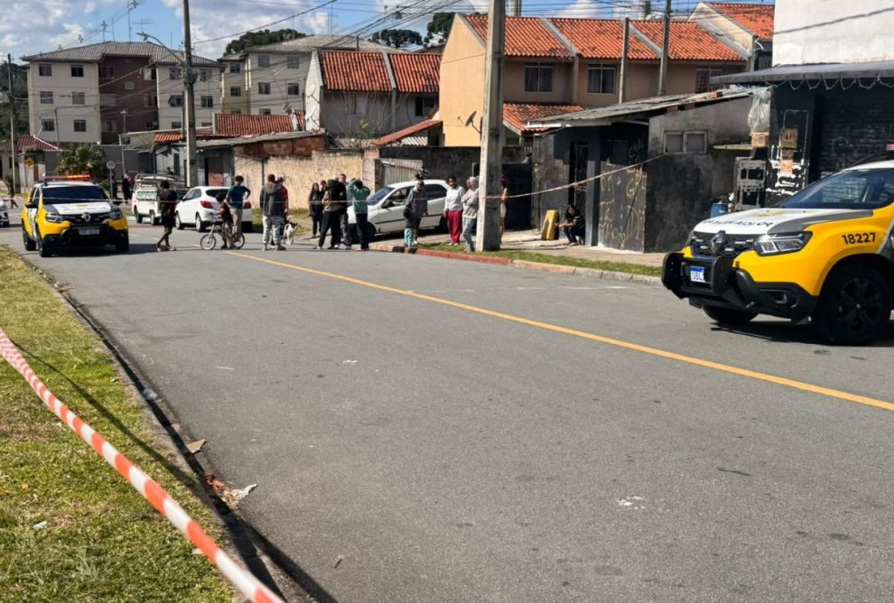 Homem é morto na frente da mãe ao entrar em carro de aplicativo
