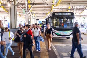 Motoristas do transporte coletivo de Maringá e região aprovam indicativo de greve