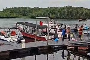 Mulher morre e bebê de 5 meses é resgatado com vida após naufrágio de embarcação no Litoral do Paraná