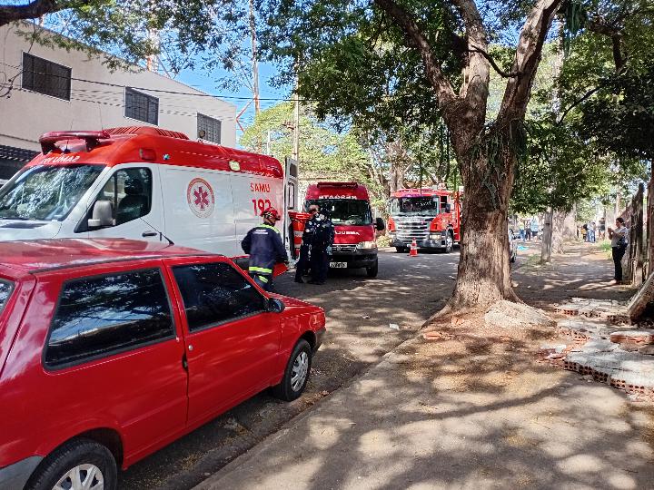 Muro desaba sobre mãe e filha em Nova Esperança; adolescente é transferida de helicóptero para Maringá