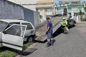 Prefeitura de Maringá recolheu 68 carros abandonados em vias públicas em 2026, mostram dados da Semob