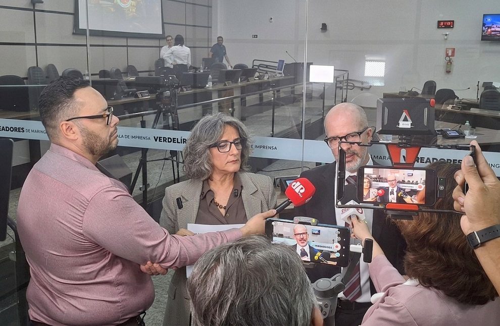 Professora Ana Lúcia sugeriu que assessor fosse "funcionário fantasma"