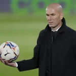 Zidane vai dirigir a França, ganhando menos que técnicos de clubes no Brasil