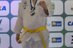 Aos 42 anos, maringaense transforma sonho de infância em medalha de prata no Taekwondo