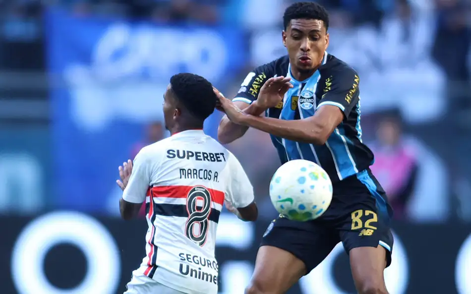 Brasileirão: Coritiba vence, Grêmio sai do Z-4 e rodada ganha cena inusitada no Couto Pereira
