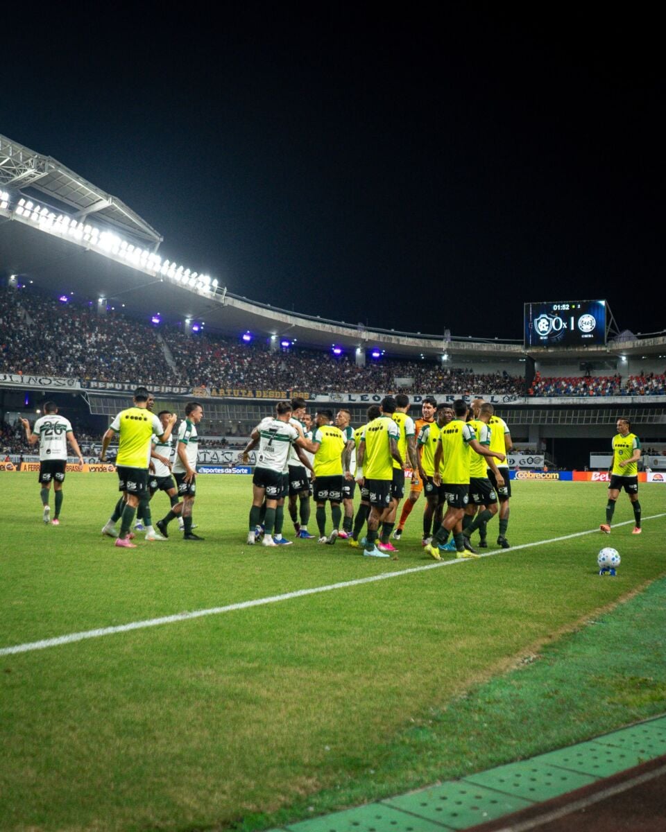 Coritiba vira nos minutos finais, vence o Remo e sobe para a 7ª posição no Campeonato Brasileiro
