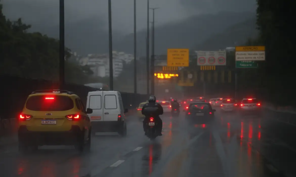 tempestade em cidade