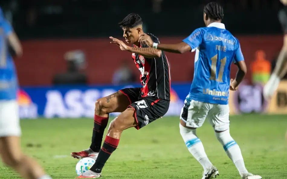 Grêmio perde para o Vitória e se complica na tabela do brasileirão