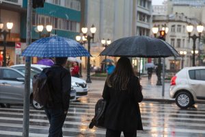 Maringá terá sábado (12) chuvoso, com 33,5 mm previstos, aponta Simepar