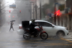 Novo ciclone se aproxima e coloca Paraná e outros Estados em alerta para chuva forte, ventania e granizo