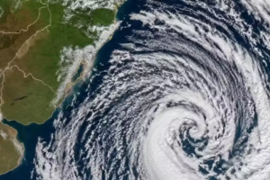 Novo ciclone se aproxima e já tem data para trazer fortes tempestades ao Paraná
