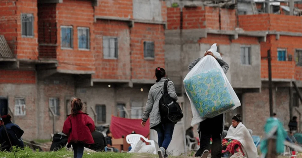 Pobreza na Argentina volta a subir em 2026 e atinge 32,3% da população, aponta Indec