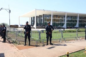 STF encerra sessão sem definir casos sobre Moraes e Mendonça