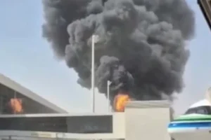Ataque a aeroporto deixa 12 mortos e mais de 300 feridos