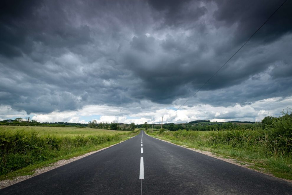 Chuva persiste em todo o Paraná e tempestades podem atingir o interior nesta segunda-feira