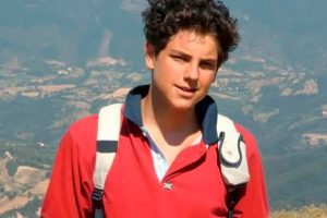Maringá e Mandaguaçu recebem relíquia de São Carlo Acutis, o “Padroeiro da Internet”