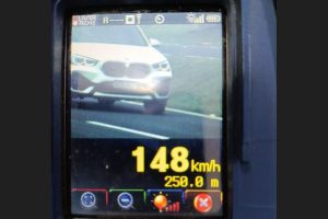 PRF flagra mais de 40 veículos acima do limite de velocidade em pouco mais de 1 hora na região de Maringá