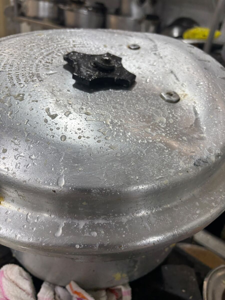 Panela de pressão explode em restaurante no centro de Maringá e deixa uma pessoa ferida